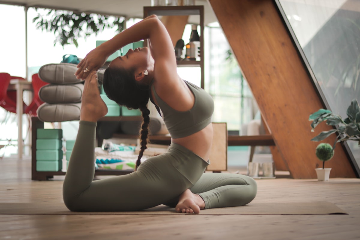 Upper back and shoulder flexibility exercise